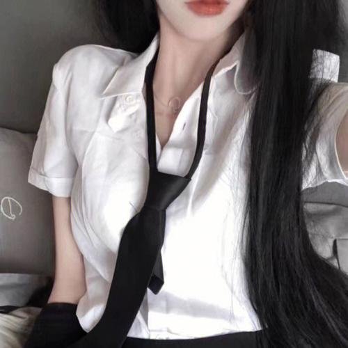 红衣小女孩